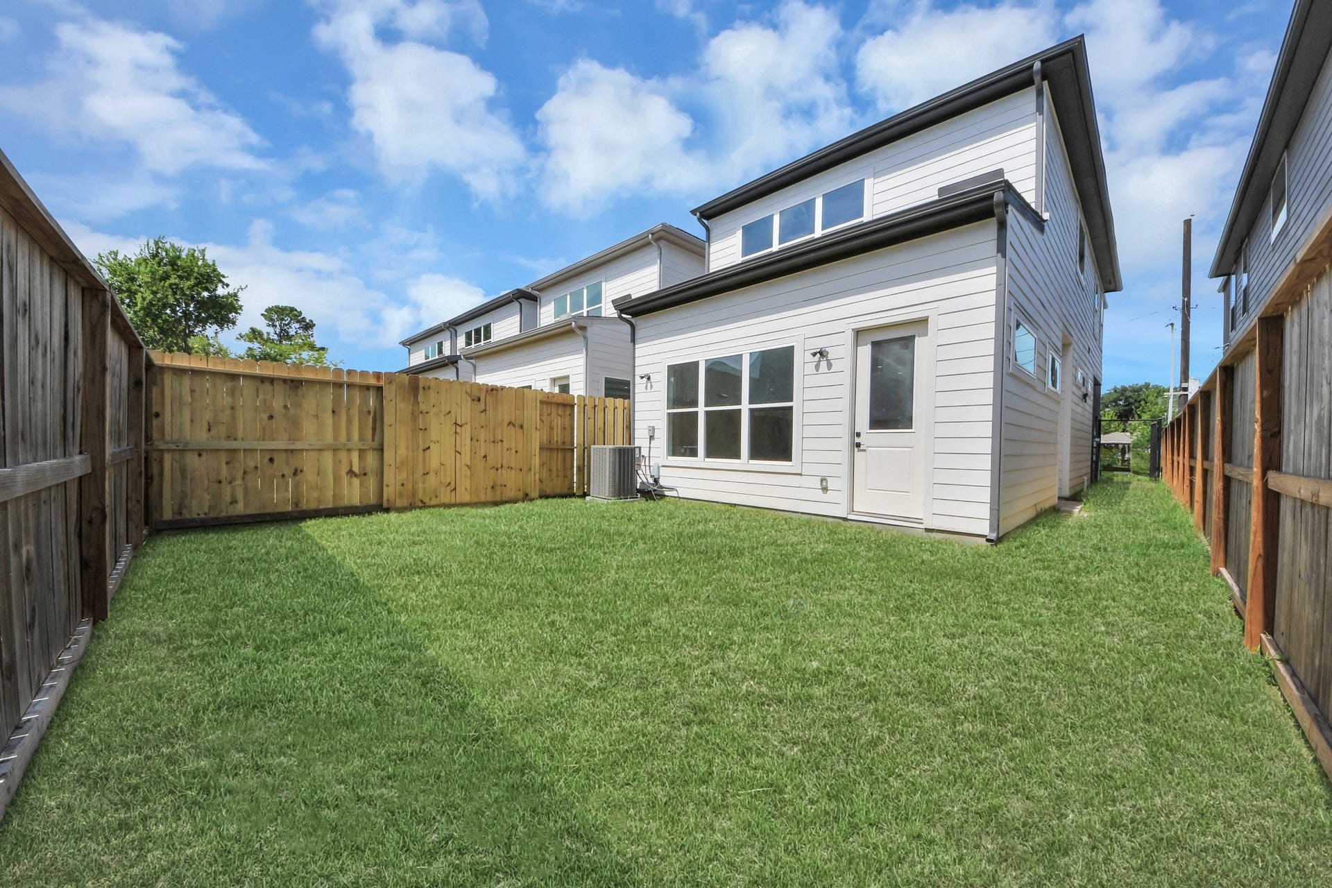 6411 Goforth Street, Houston, TX 77021 Large fully fenced backyard