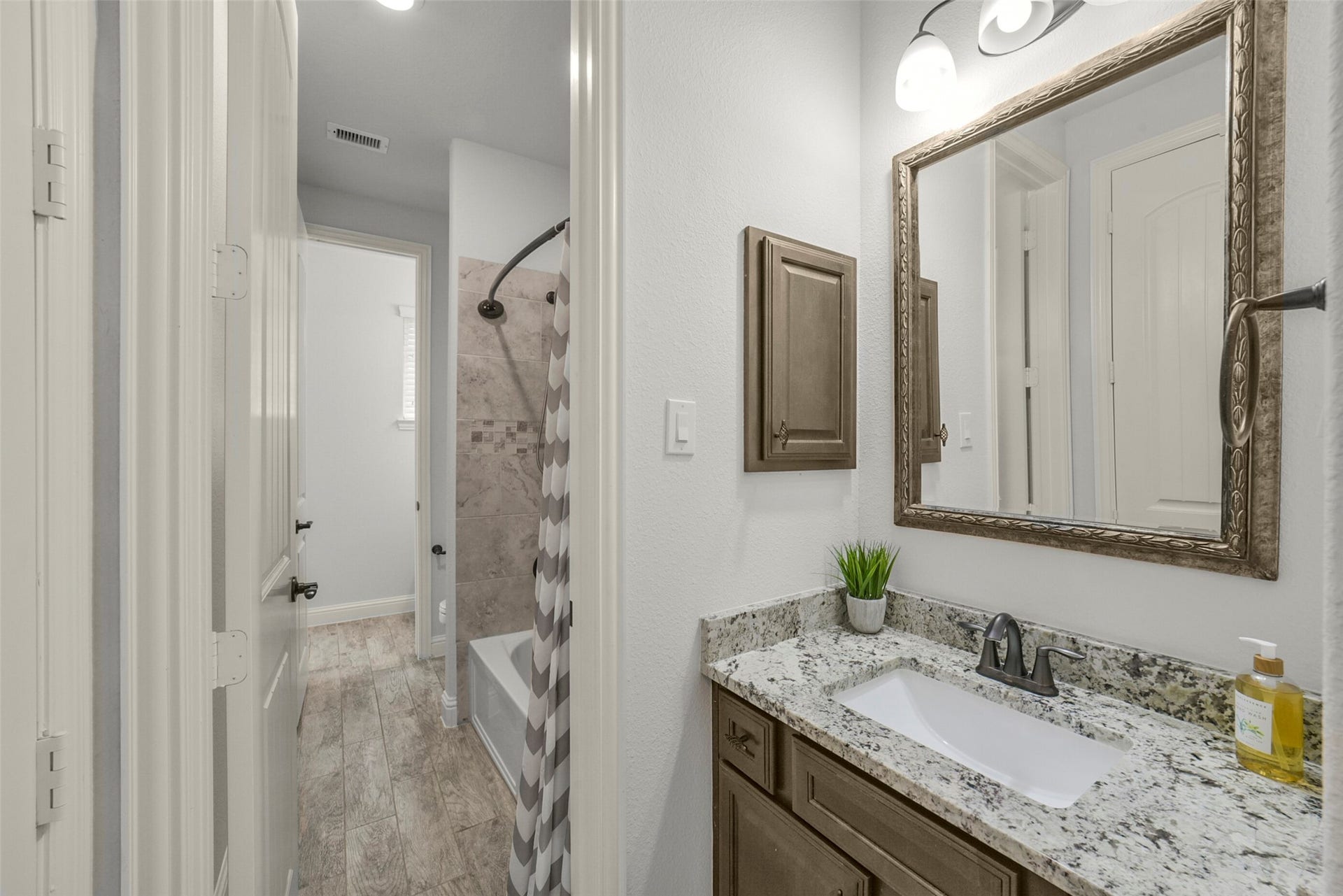 21011 Atascocita Point Drive, Humble, TX 77346 Private vanity area