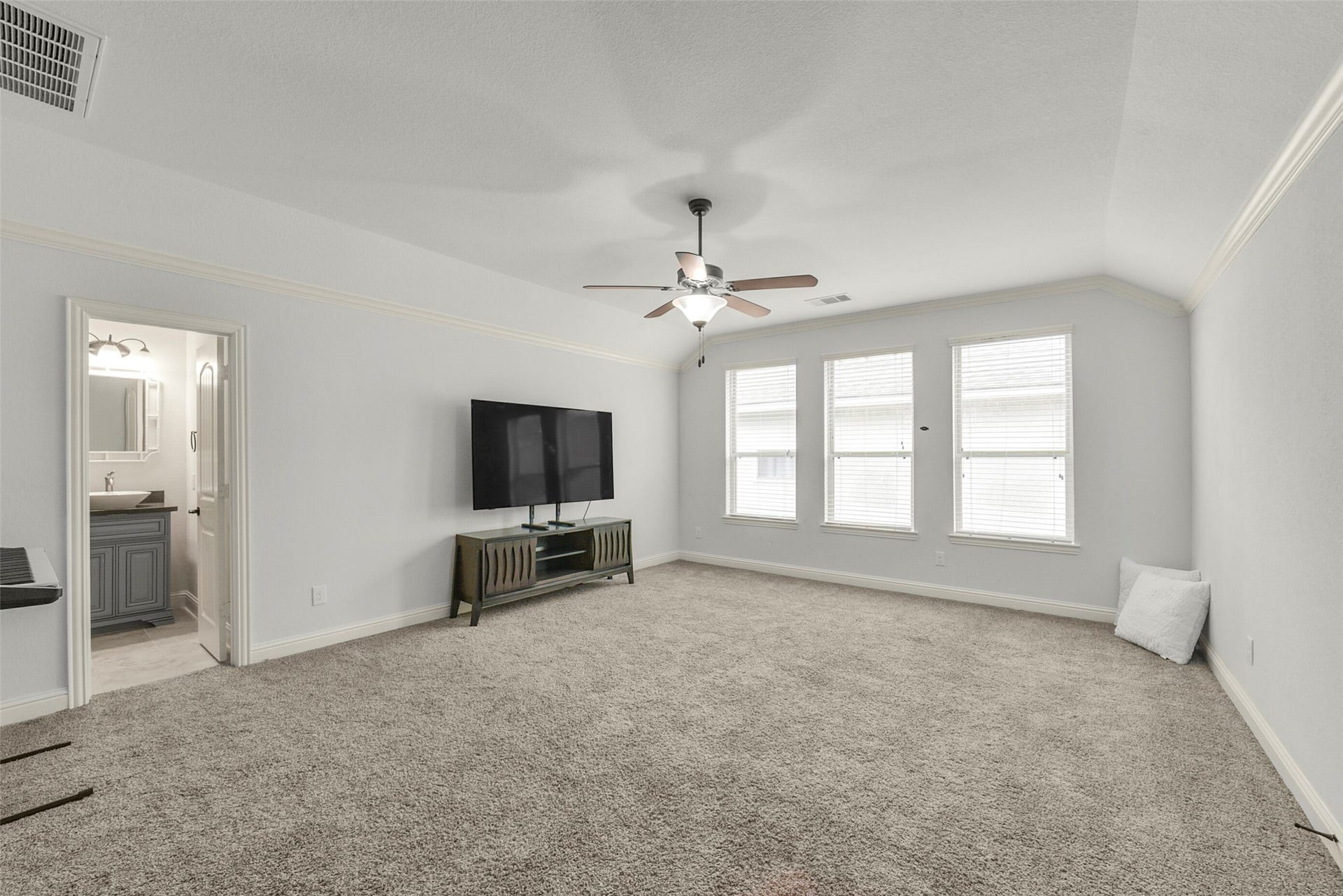 21011 Atascocita Point Drive, Humble, TX 77346 Spacious gameroom.