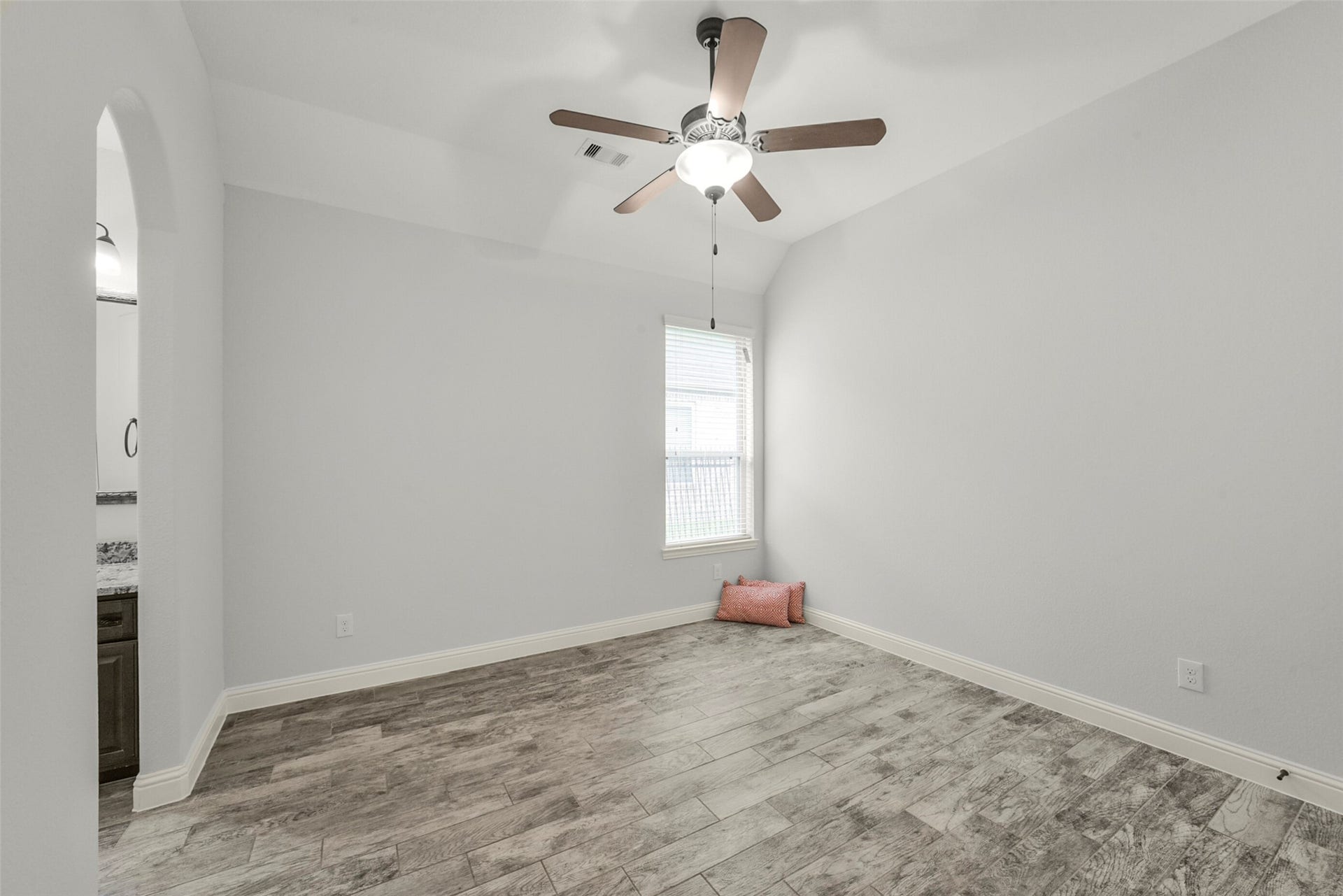 21011 Atascocita Point Drive, Humble, TX 77346 Secondary Bedroom connects to a Jack and Jill Bathroom