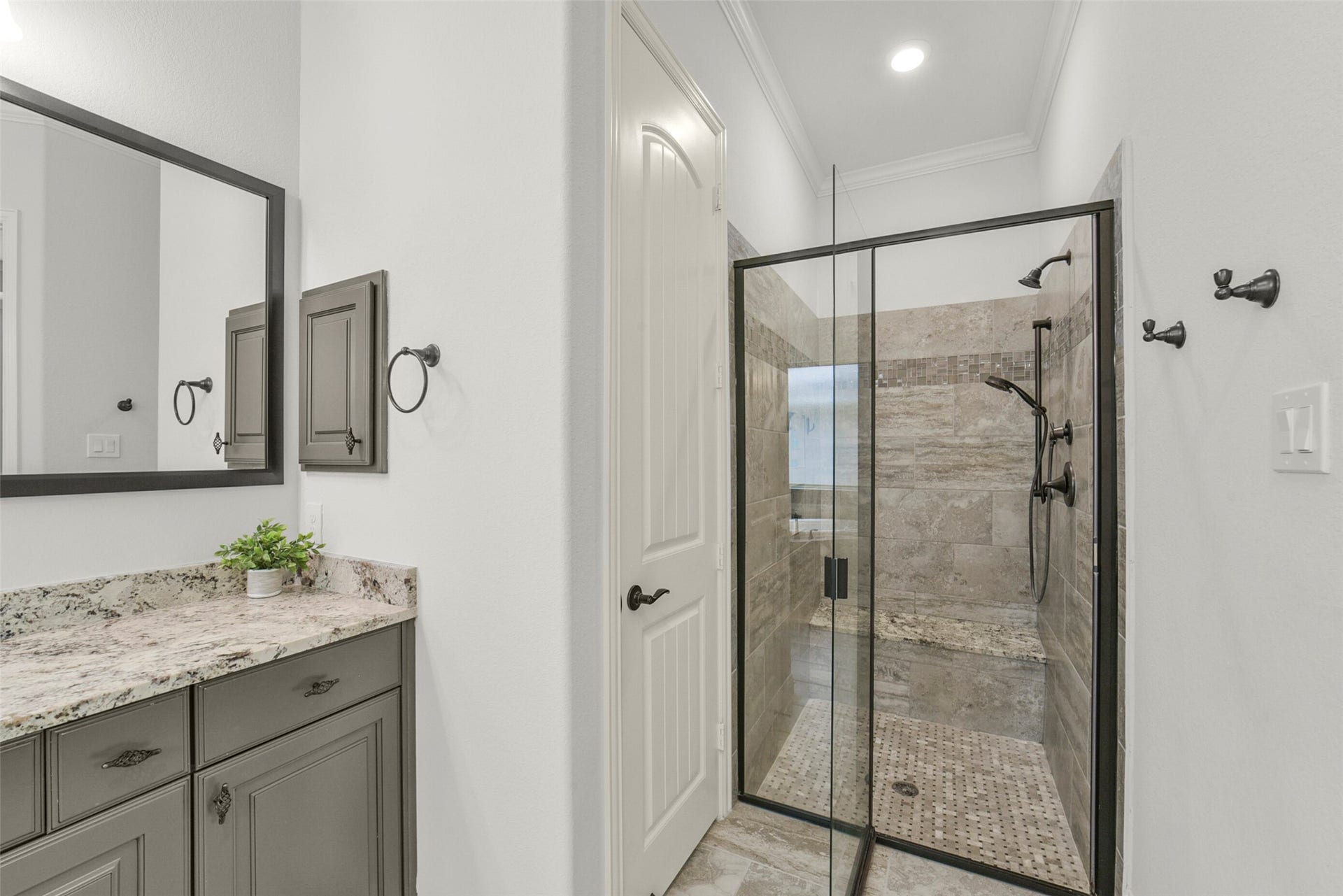 21011 Atascocita Point Drive, Humble, TX 77346 Amazing shower with granite bench. Double occupancy shower.