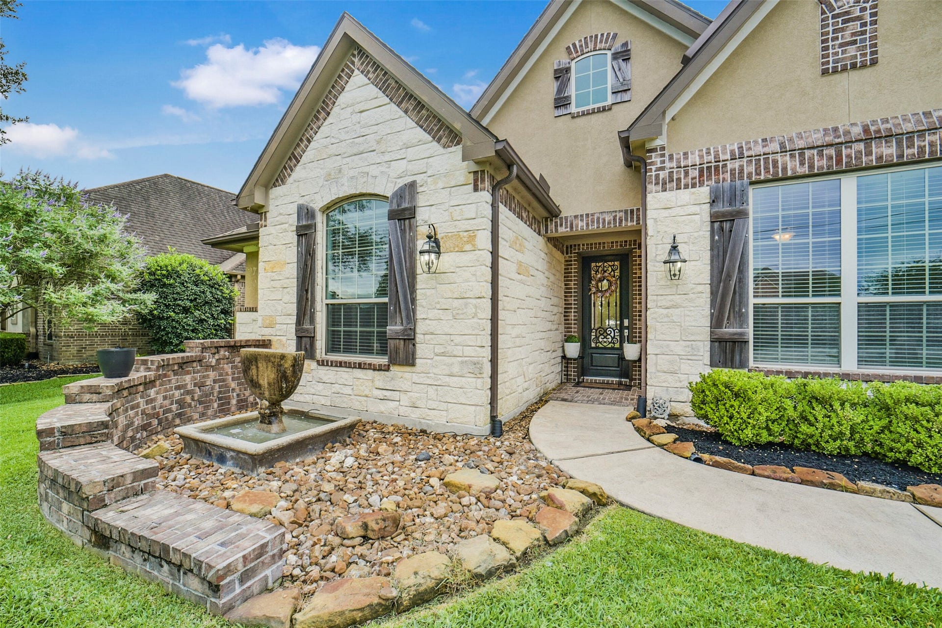 21011 Atascocita Point Drive, Humble, TX 77346 Tranquil fountain sets the mood as you enter your home