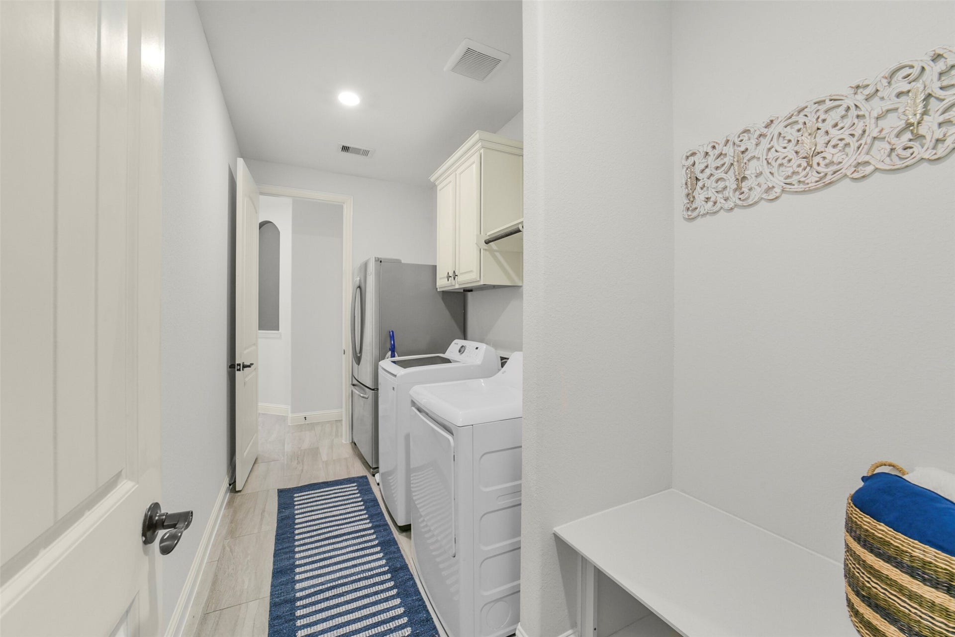 21011 Atascocita Point Drive, Humble, TX 77346 Spacious utility room and mud room