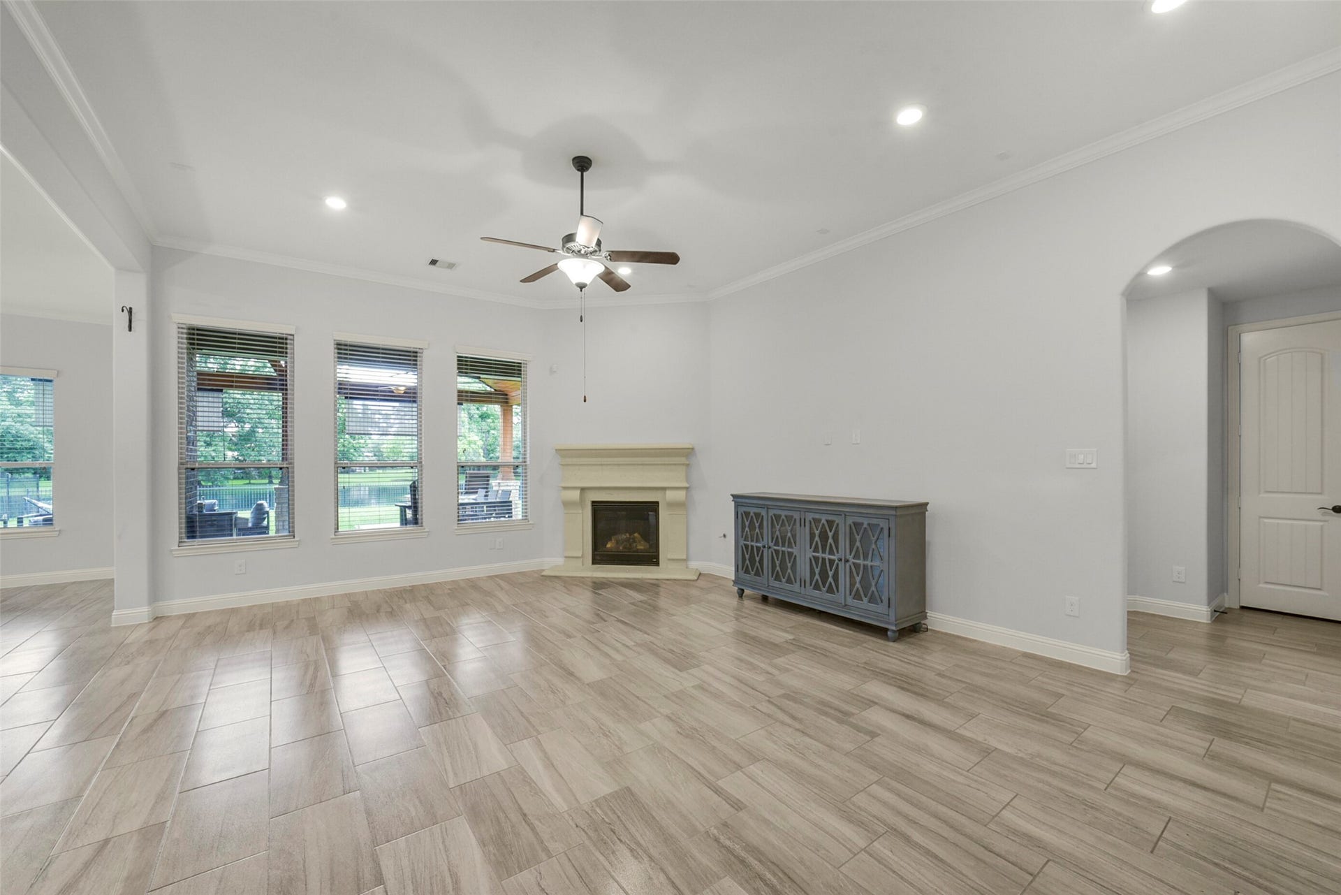21011 Atascocita Point Drive, Humble, TX 77346 Gas log fireplace