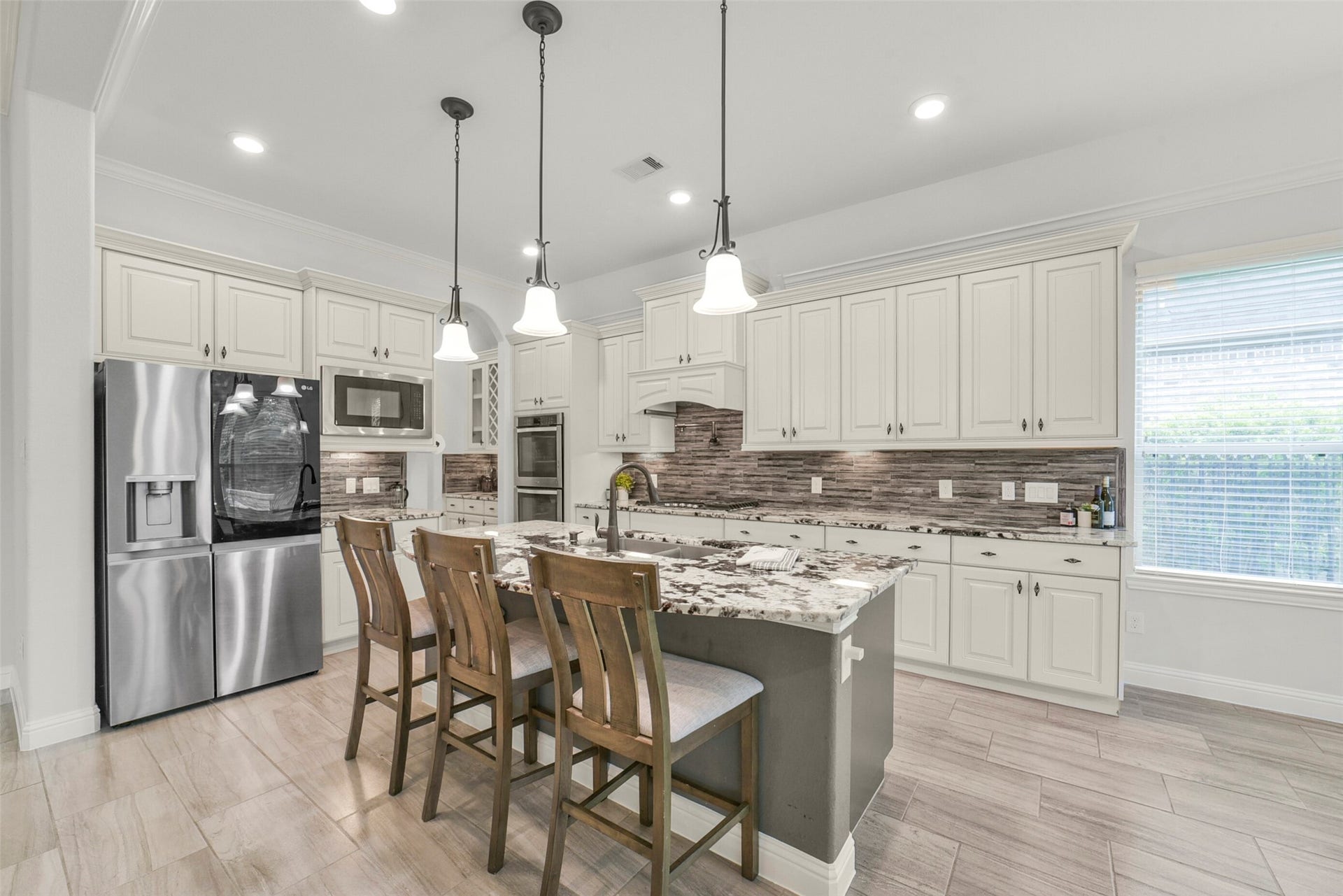 21011 Atascocita Point Drive, Humble, TX 77346 JKraft cabinetry, large spacious island and beautiful granite countertops