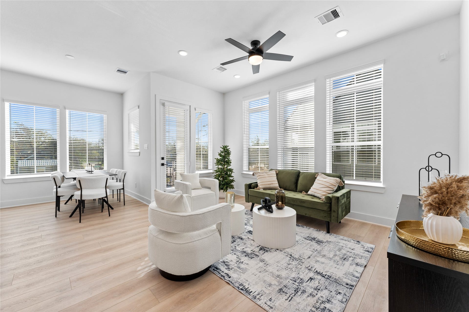 3103 Jensen Dr, #B, Houston, TX 77026 2nd floor living/dining rooms
