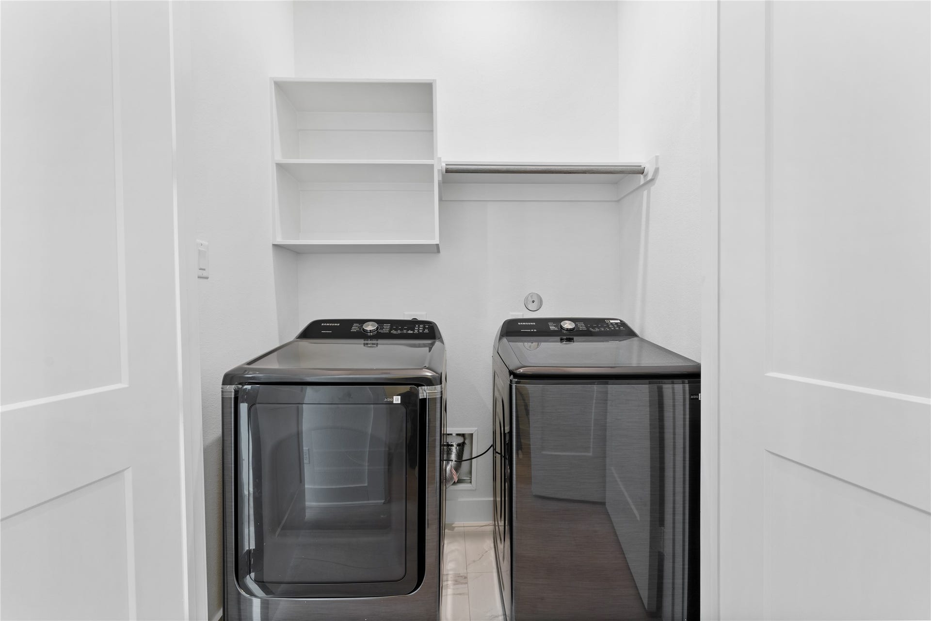 3103 Jensen Dr, #B, Houston, TX 77026 Laundry room - 2nd floor