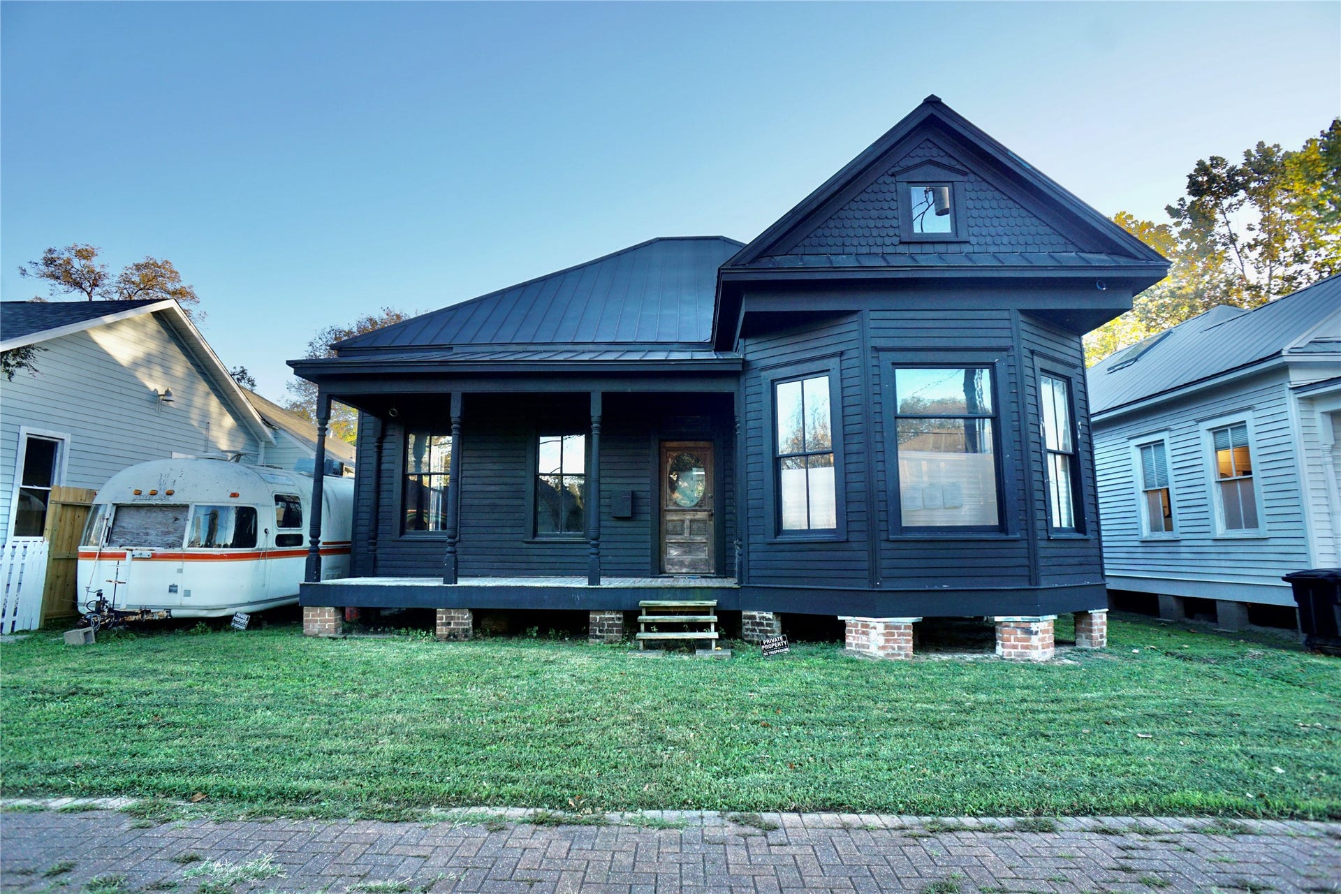 2215 Kane Street, Houston, TX 77007 2215 Kane Street, Houston, TX 77007