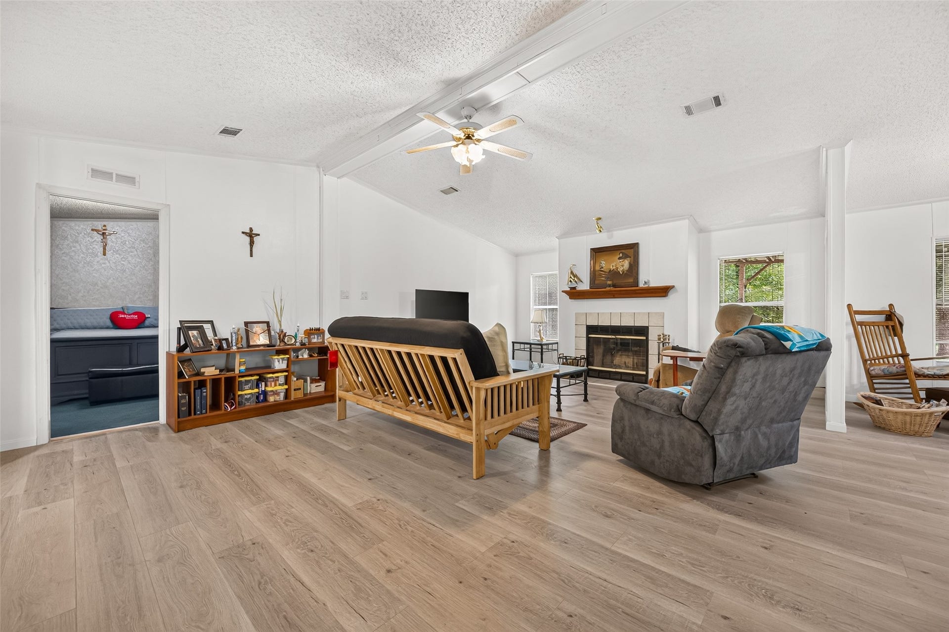 189 Hall Drive S, Montgomery, TX 77316 189 Hall Drive S, Montgomery, TX 77316