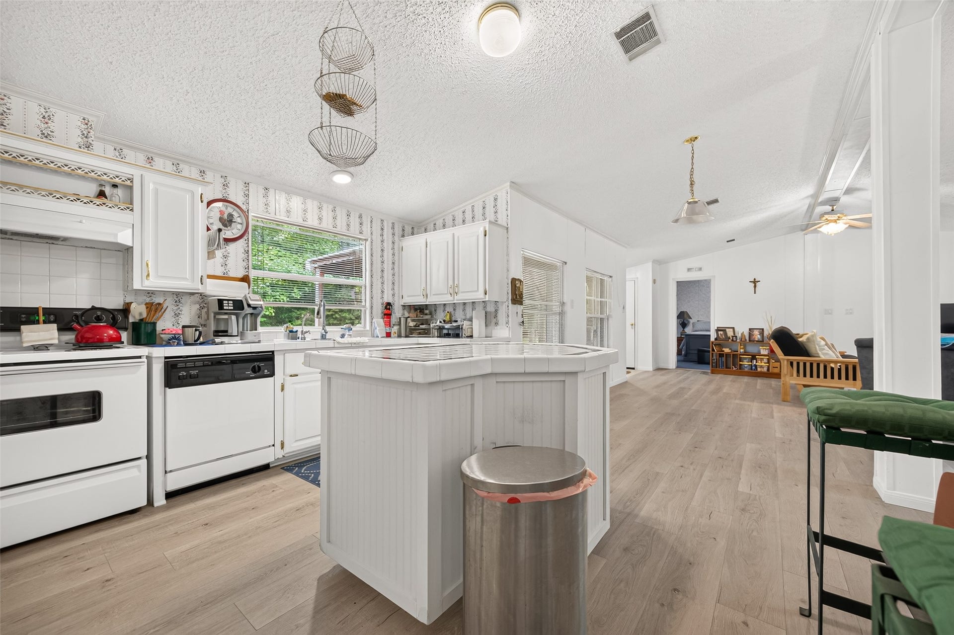 189 Hall Drive S, Montgomery, TX 77316 189 Hall Drive S, Montgomery, TX 77316