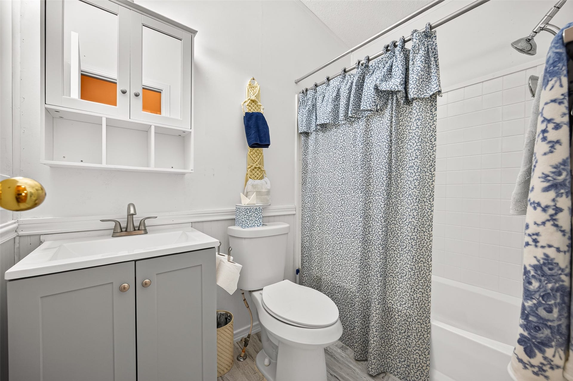 189 Hall Drive S, Montgomery, TX 77316 Bathroom #1