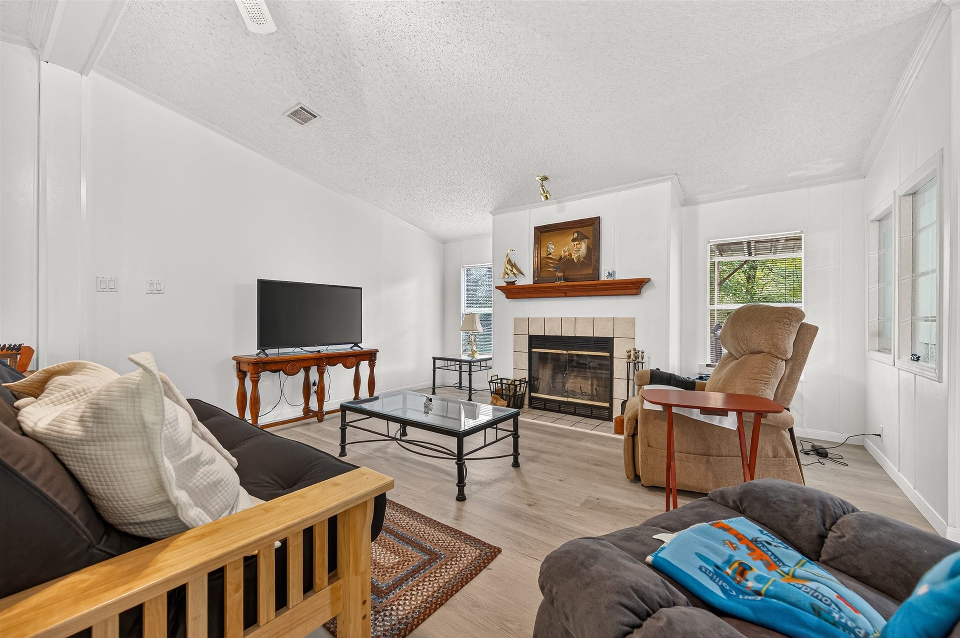 189 Hall Drive S, Montgomery, TX 77316 189 Hall Drive S, Montgomery, TX 77316