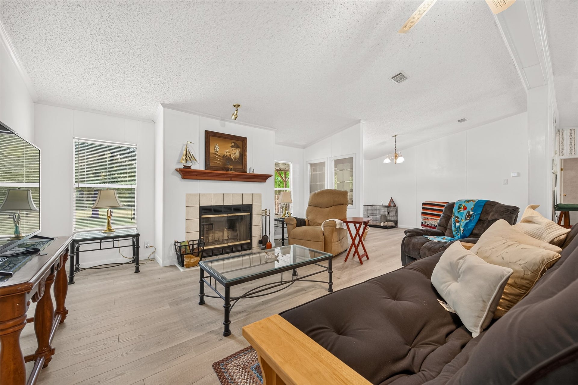 189 Hall Drive S, Montgomery, TX 77316 Living room