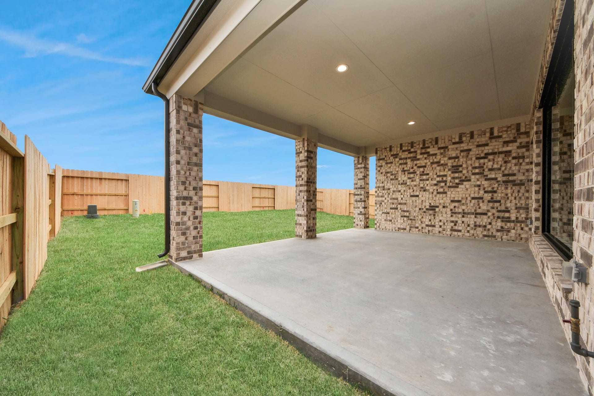15315 Geranium Field Drive, Houston, TX 77044 Experience outdoor living at its finest on this expansive covered patio, thoughtfully designed for BBQs and delightful outdoor dining. Sample photo of completed home with similar floor plan. Actual colors and selections may vary.