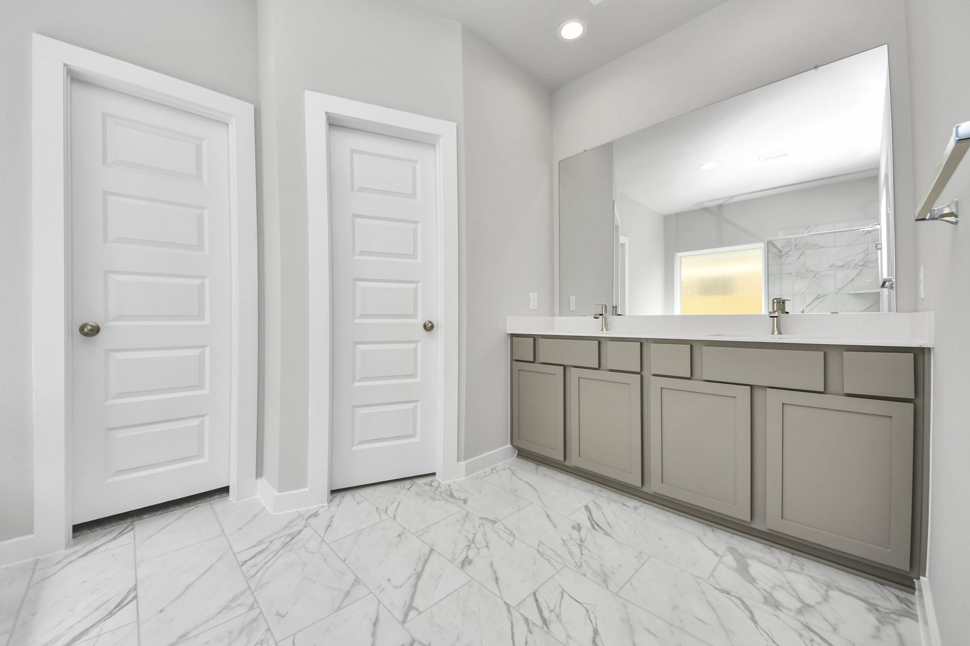 15315 Geranium Field Drive, Houston, TX 77044 Elevate your daily routine at the elegant vanity, now equipped with double sinks, light countertops, modern hardware, and beautiful recessed lights. Sample photo of completed home with similar floor plan. Actual colors and selections may vary.