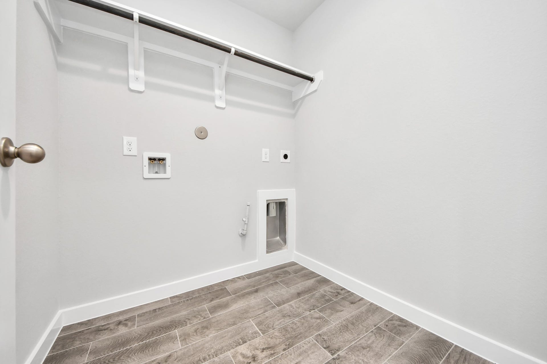 15315 Geranium Field Drive, Houston, TX 77044 A perfect blend of functionality and comfort. Capture the essence of easy living with a first-floor laundry room, thoughtfully equipped with shelving for effortless organization. Both electric and gas connections available. Sample photo of completed home with similar floor plan. Actual colors and selections may vary.