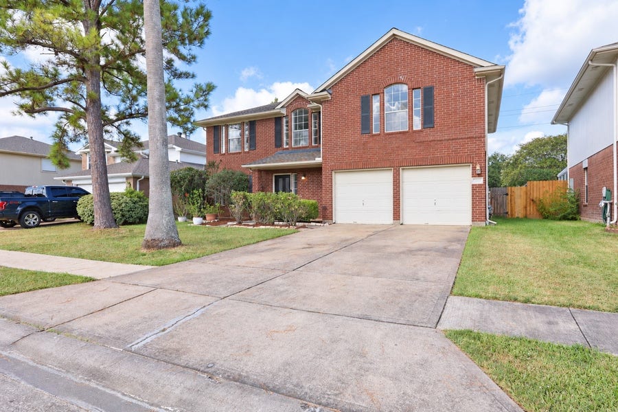 Property photo for 2914 Glen Cullen Lane, Pearland, TX