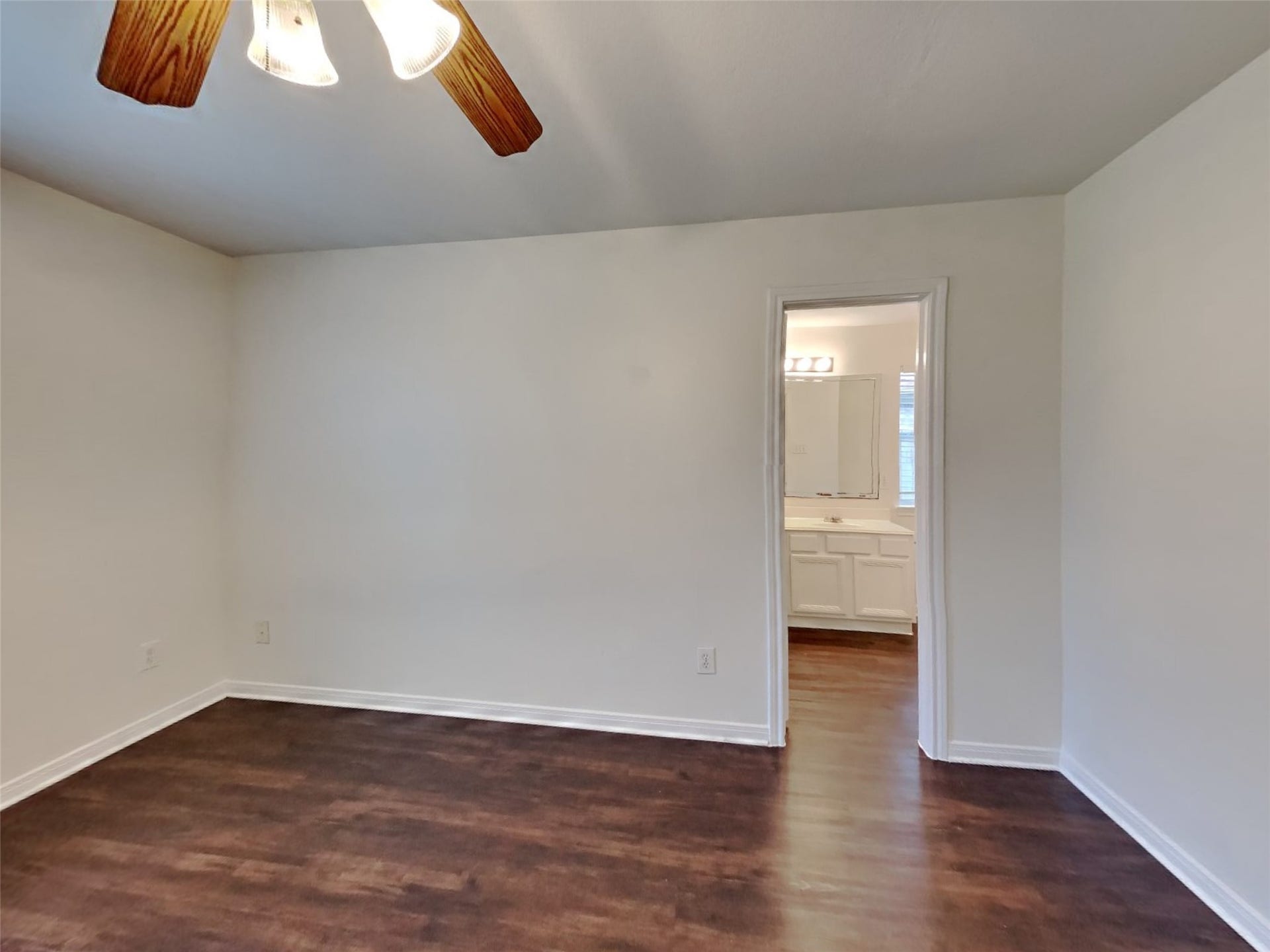 311 Green Isle Avenue, Dickinson, TX 77539