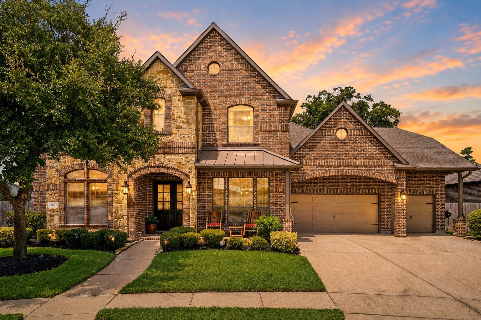 17427 Stonebrook Run Court, Tomball, TX 77375 It starts with a quiet cul-de-sac setting, but its whats waiting inside and out back that gives this home its story.