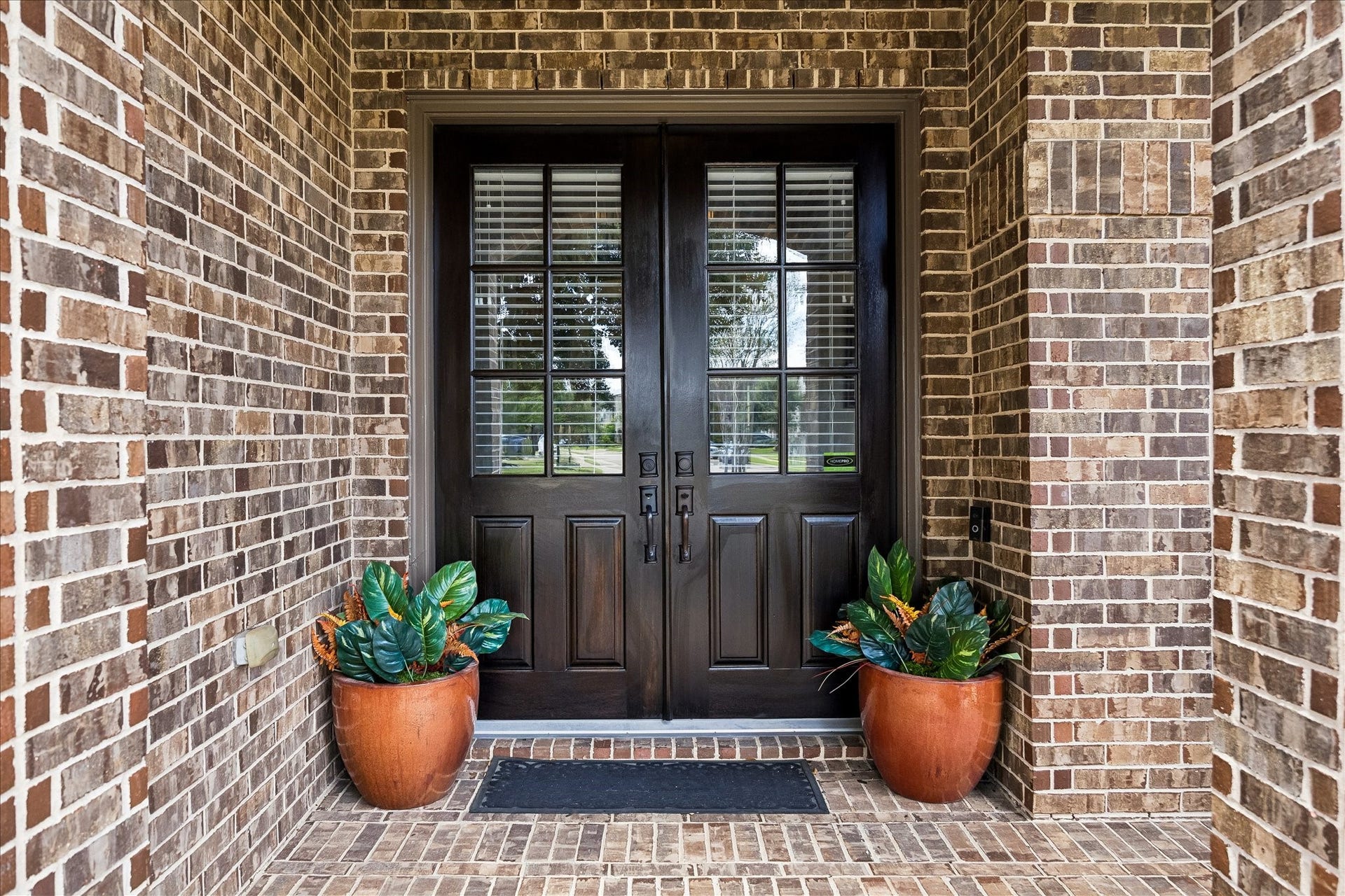 17427 Stonebrook Run Court, Tomball, TX 77375 A covered entry creates a welcoming transition from the outdoors and gives arriving guests a little shelter before stepping inside.