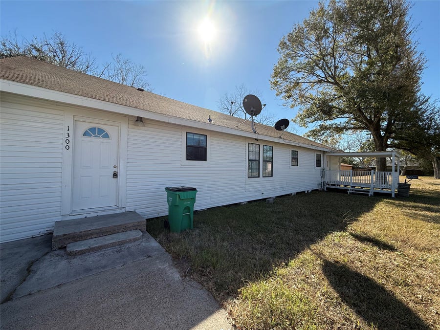 Property photo for 1300 N 8th Street, Baytown, TX
