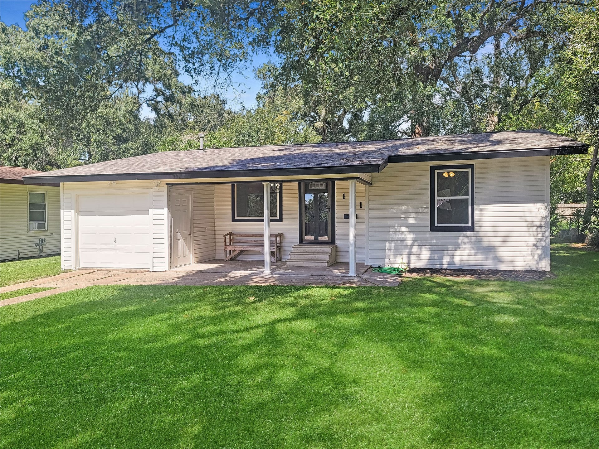 121 Wisteria Street, Lake Jackson, TX 77566 121 Wisteria Street, Lake Jackson, TX 77566