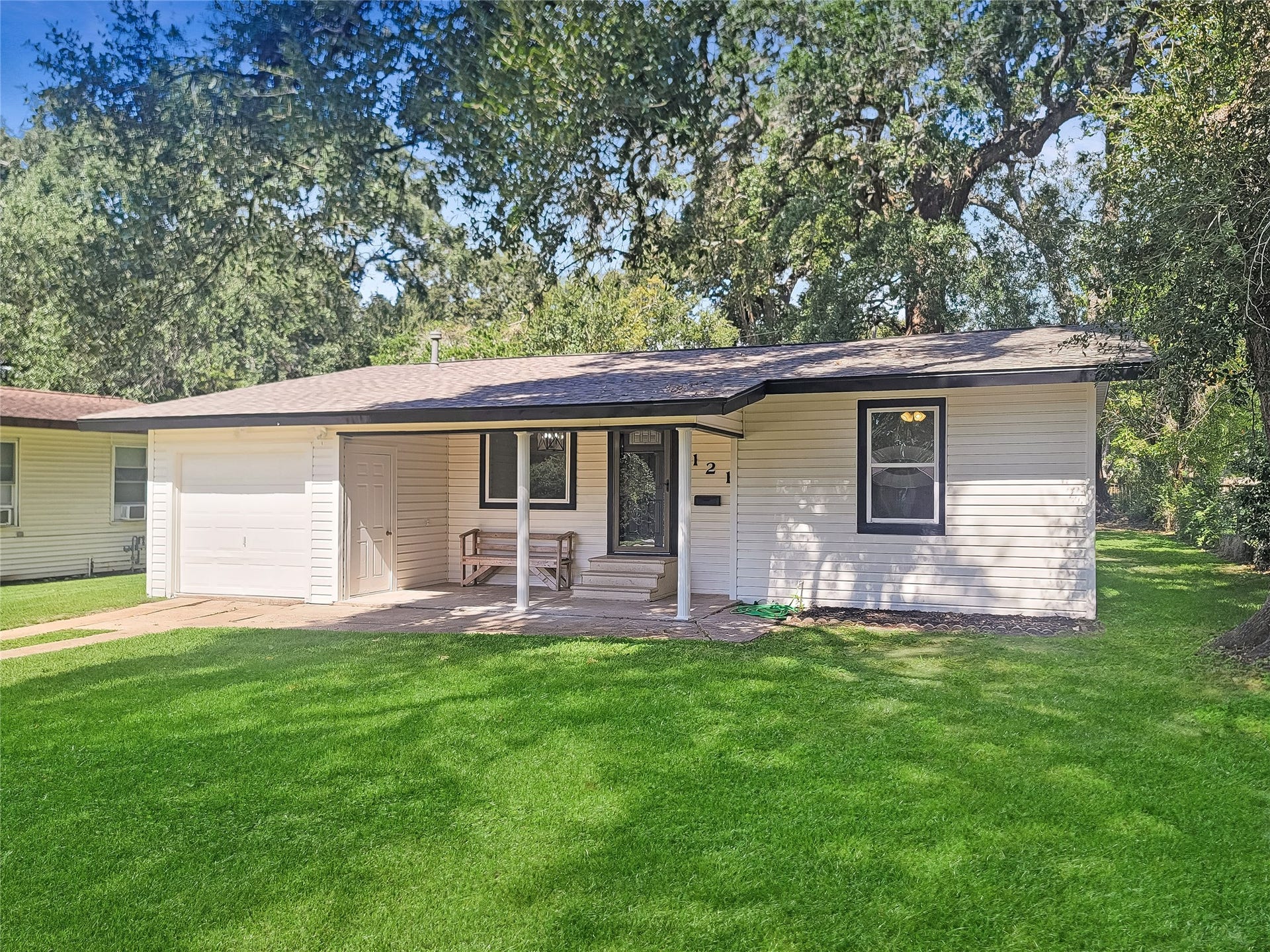 121 Wisteria Street, Lake Jackson, TX 77566 121 Wisteria Street, Lake Jackson, TX 77566