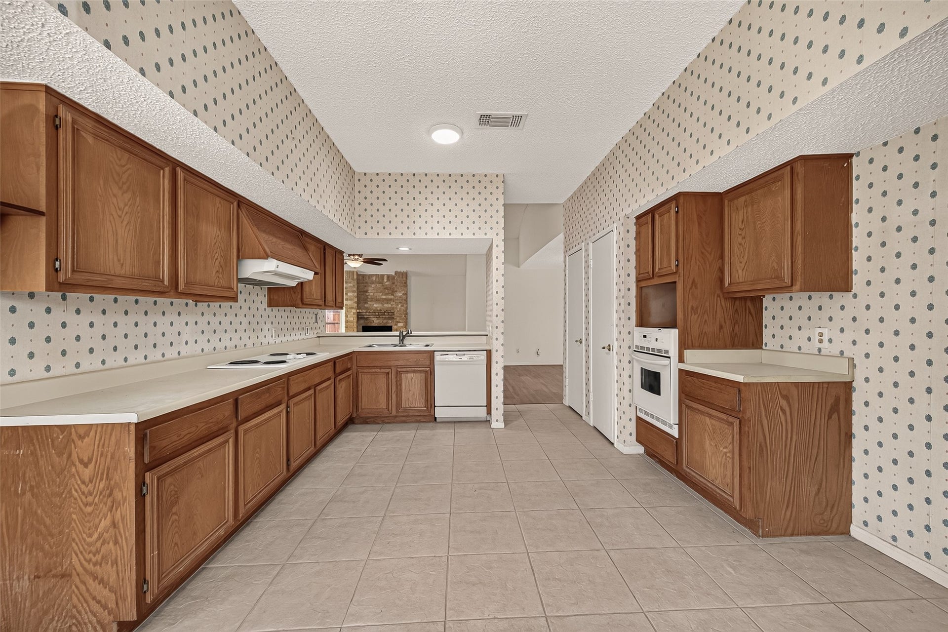 12838 Ashford Knolls Drive, Houston, TX 77082 Kitchen