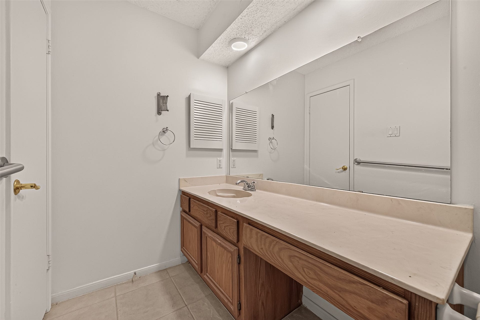 12838 Ashford Knolls Drive, Houston, TX 77082 2nd Bathroom