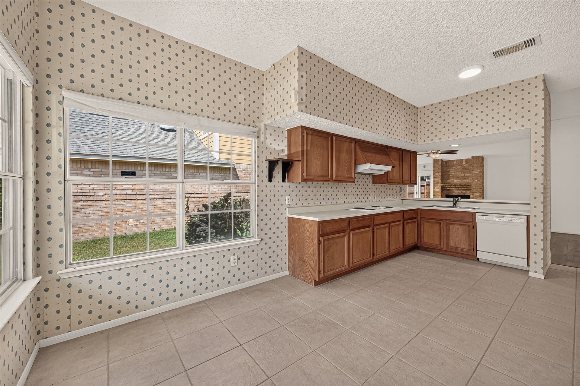 12838 Ashford Knolls Drive, Houston, TX 77082 Breakfast Area