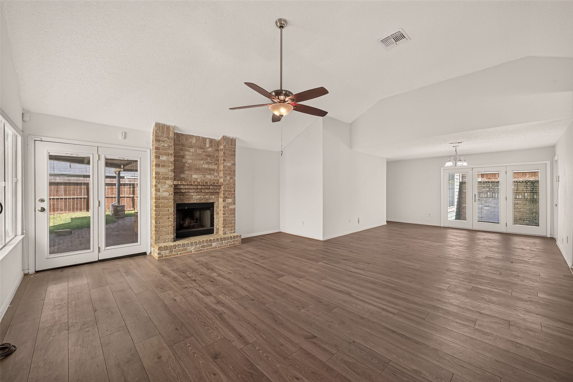 12838 Ashford Knolls Drive, Houston, TX 77082 Living Room