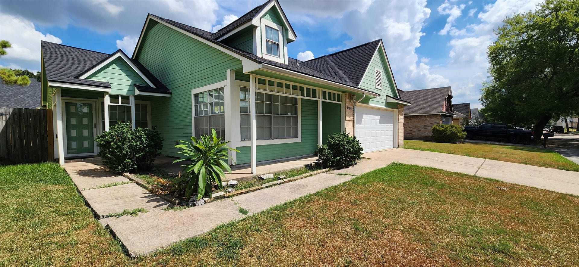 12838 Ashford Knolls Drive, Houston, TX 77082 Walkway