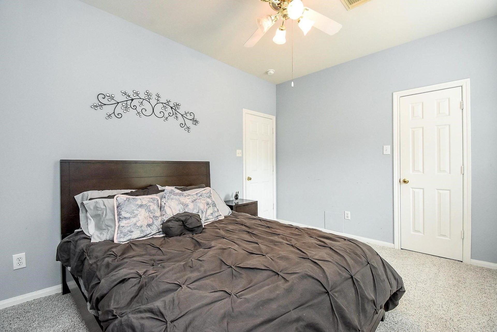 1727 Maryvale Drive, Katy, TX 77494 The second of the secondary upstairs bedrooms.