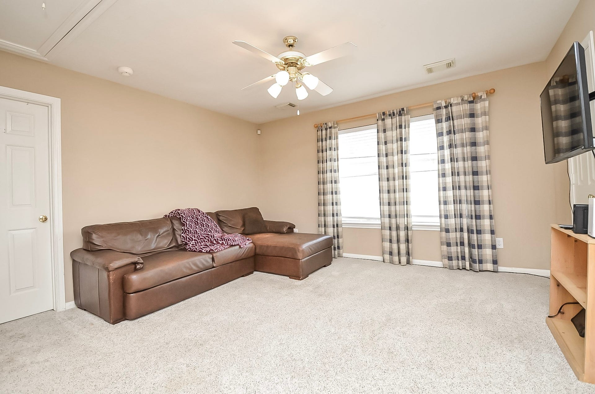 1727 Maryvale Drive, Katy, TX 77494 Upstairs game room perfect for entertaining.