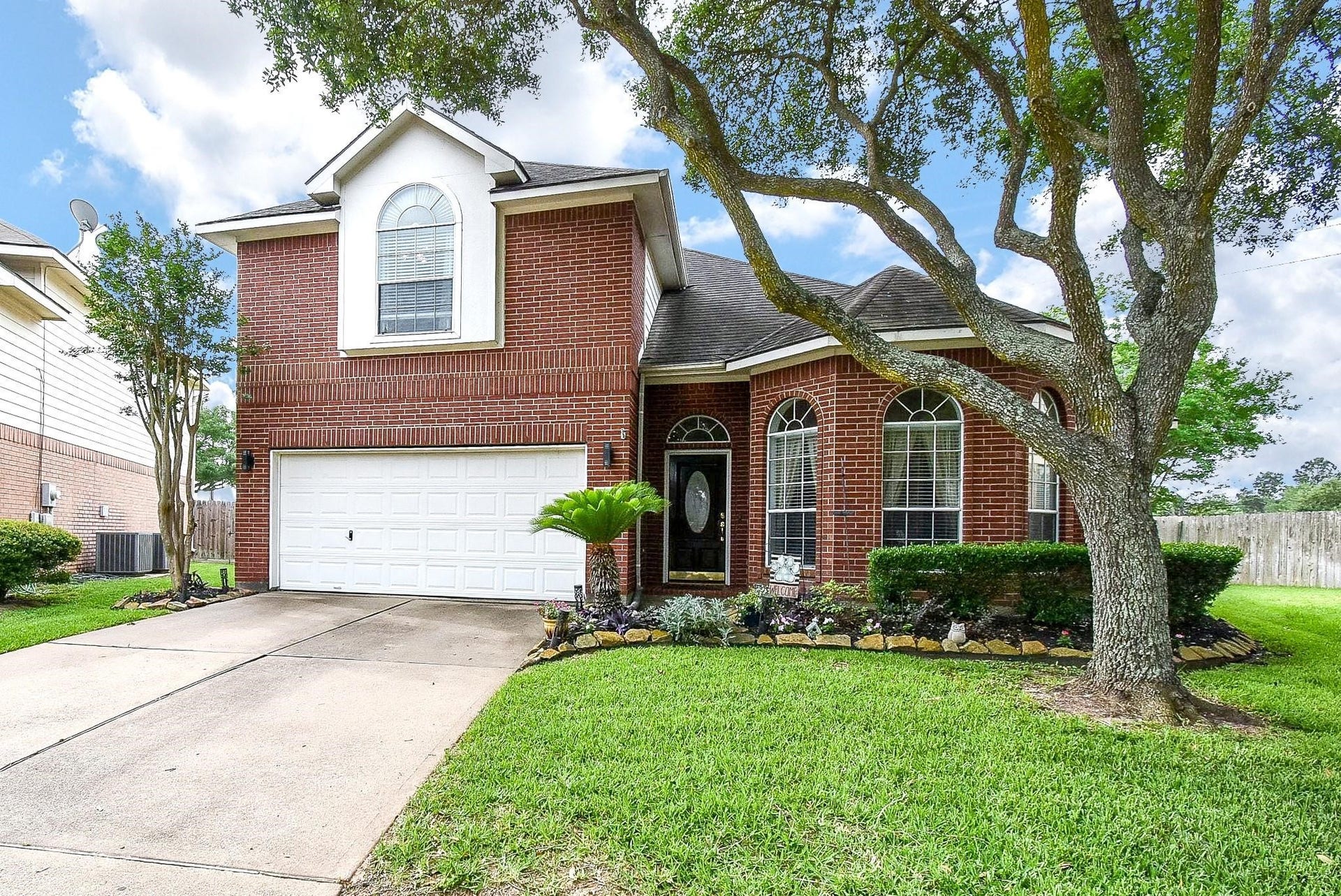 1727 Maryvale Drive, Katy, TX 77494 Discover the charm of 1727 Maryvale Drive, a beautiful brick home with a two-car spacious garage, nestled in the serene neighborhood of Falcon Landing.
