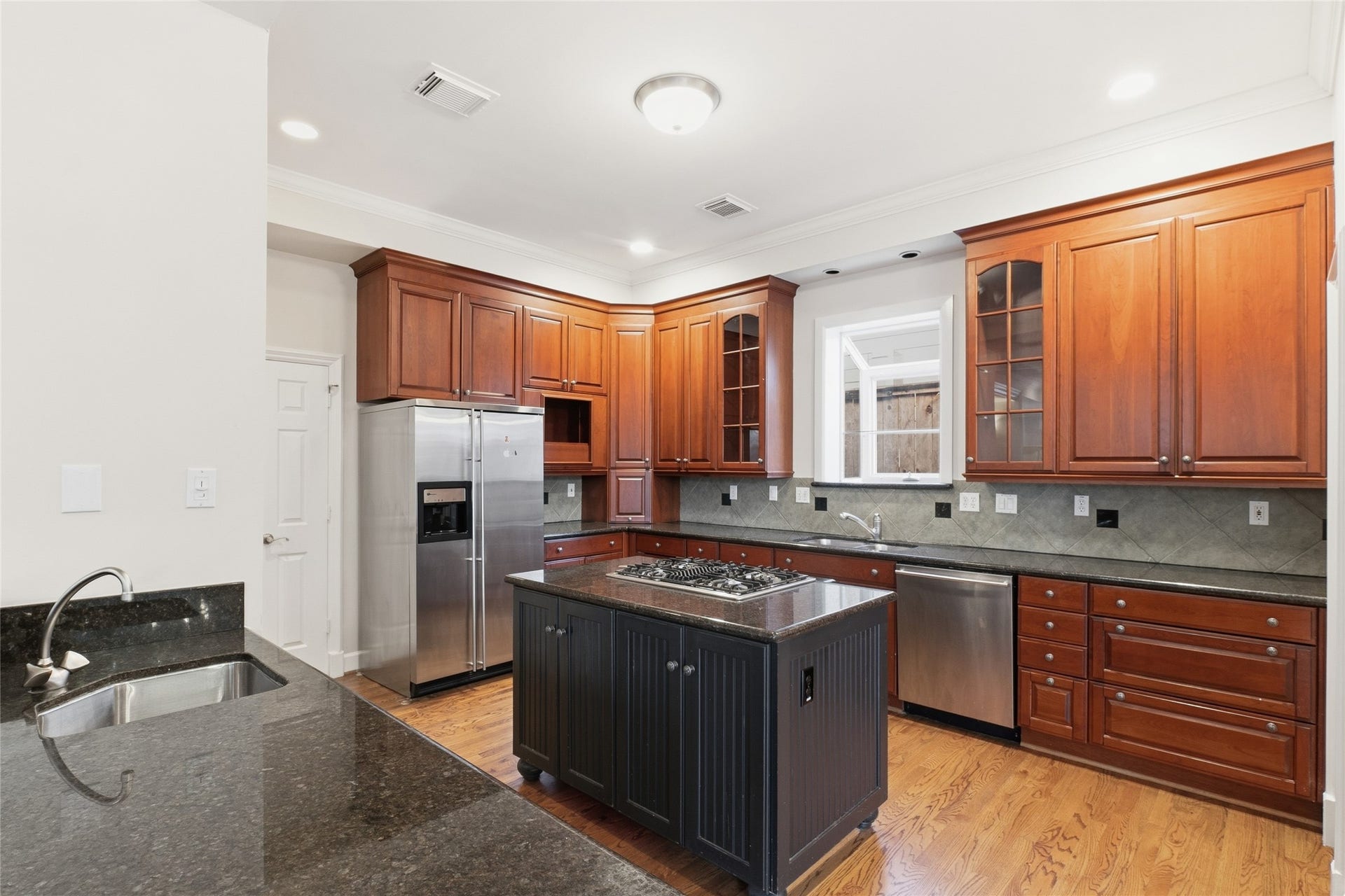 5910 Lake Street, Houston, TX 77005 5910 Lake Street, Houston, TX 77005
