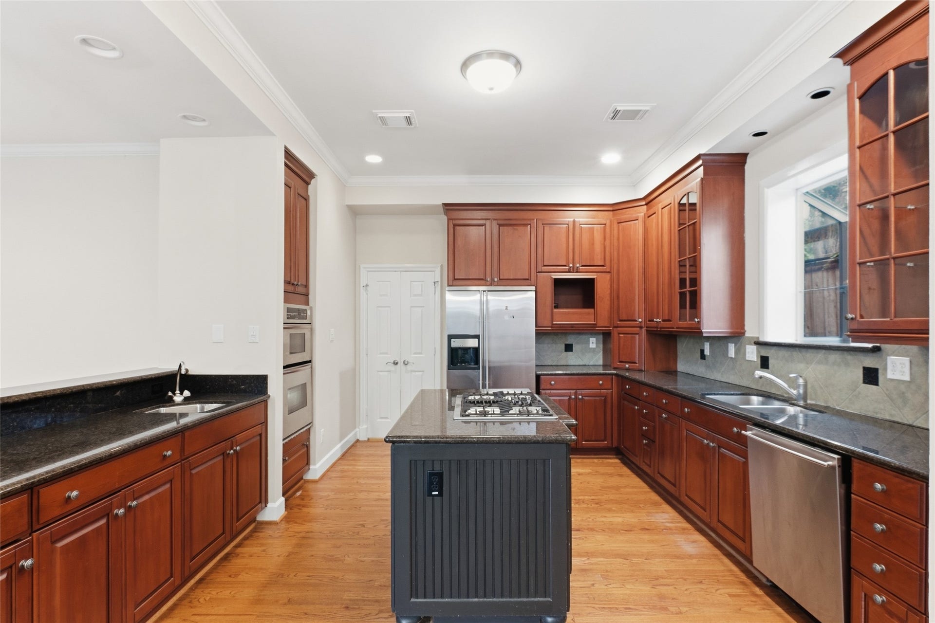 5910 Lake Street, Houston, TX 77005 5910 Lake Street, Houston, TX 77005