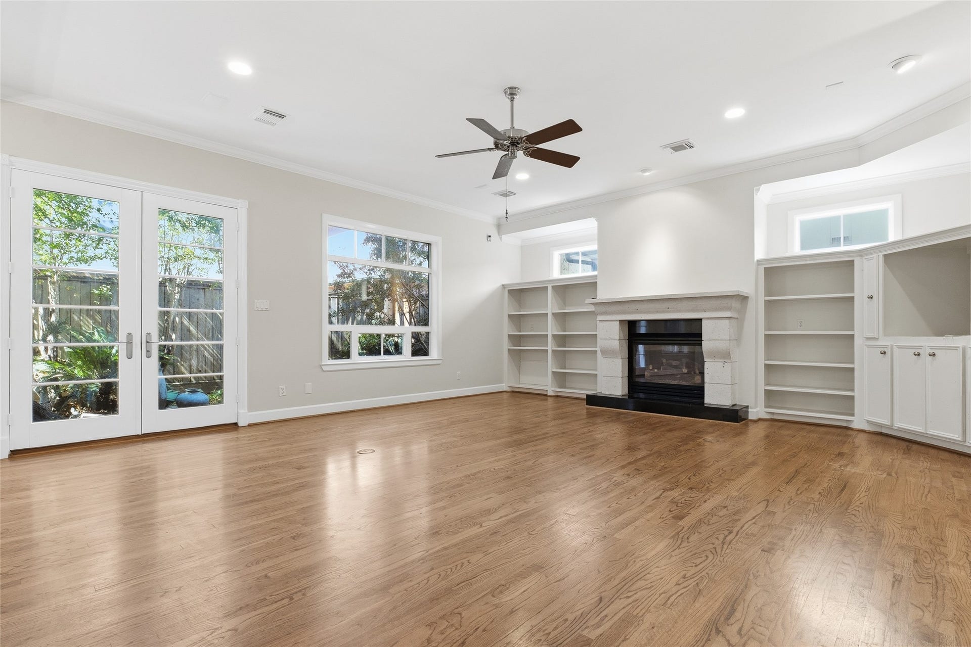5910 Lake Street, Houston, TX 77005 5910 Lake Street, Houston, TX 77005