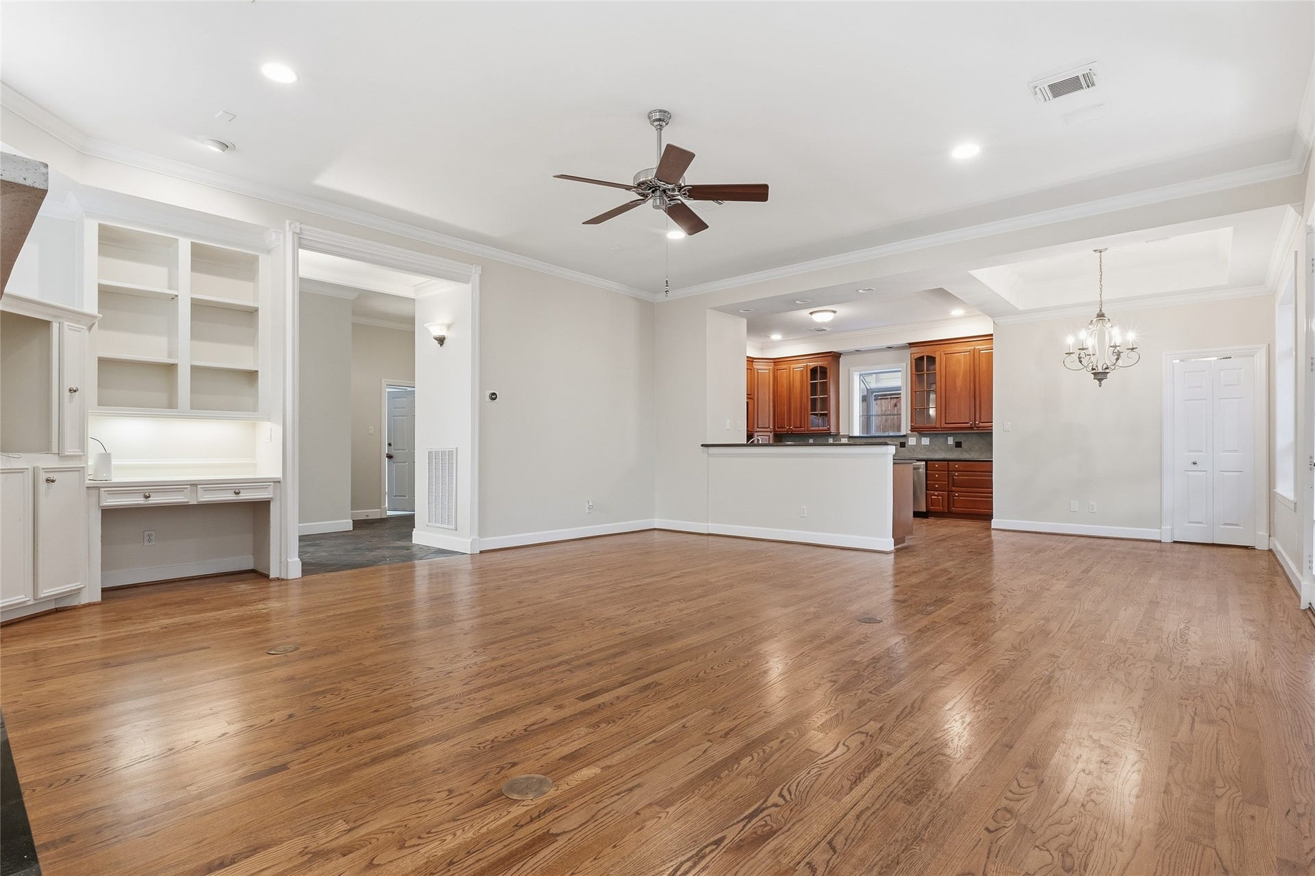 5910 Lake Street, Houston, TX 77005 5910 Lake Street, Houston, TX 77005