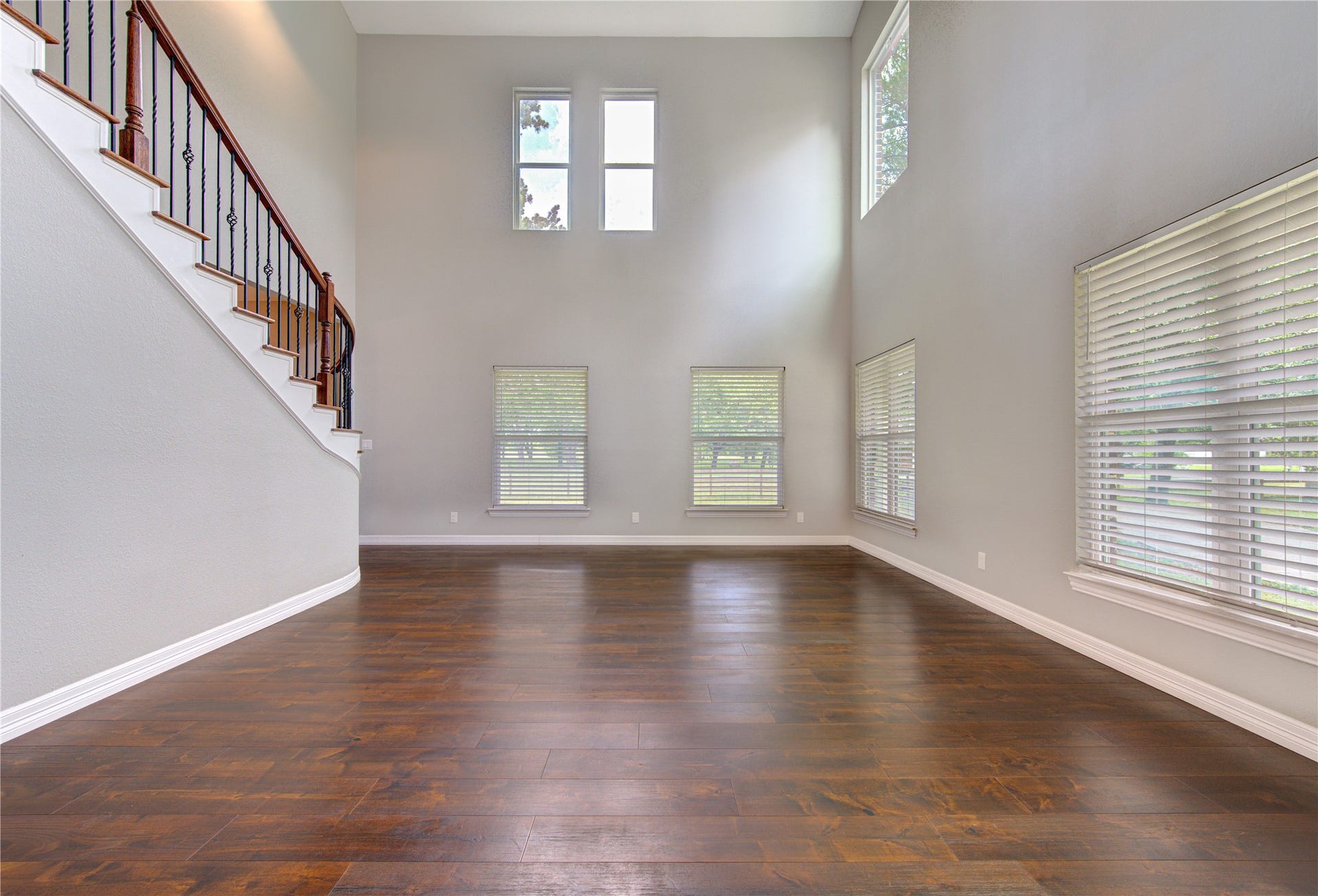 20531 Faye Street, Tomball, TX 77377 Great Room without virtually staging.