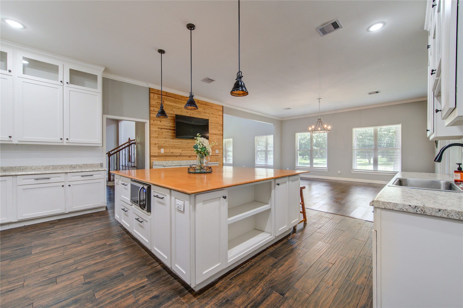 20531 Faye Street, Tomball, TX 77377 Oversized island kitchen opens seamlessly to the great room and breakfast area.