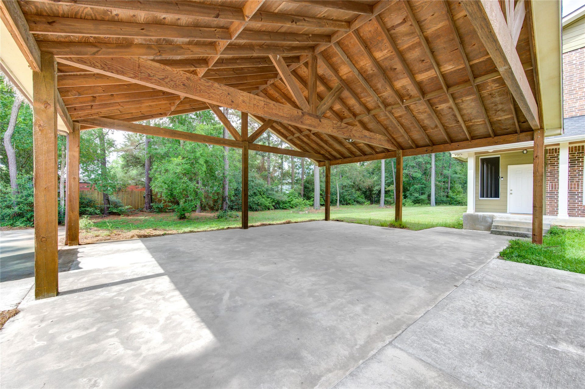 20531 Faye Street, Tomball, TX 77377 Spacious covered carport with exposed timber beams.