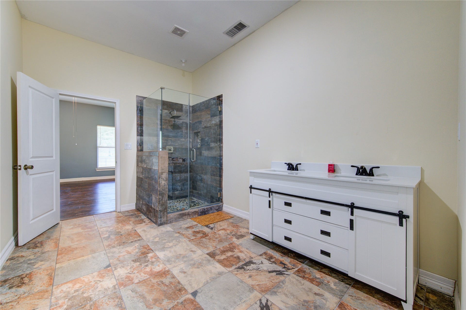 20531 Faye Street, Tomball, TX 77377 Primary en suite bathroom.