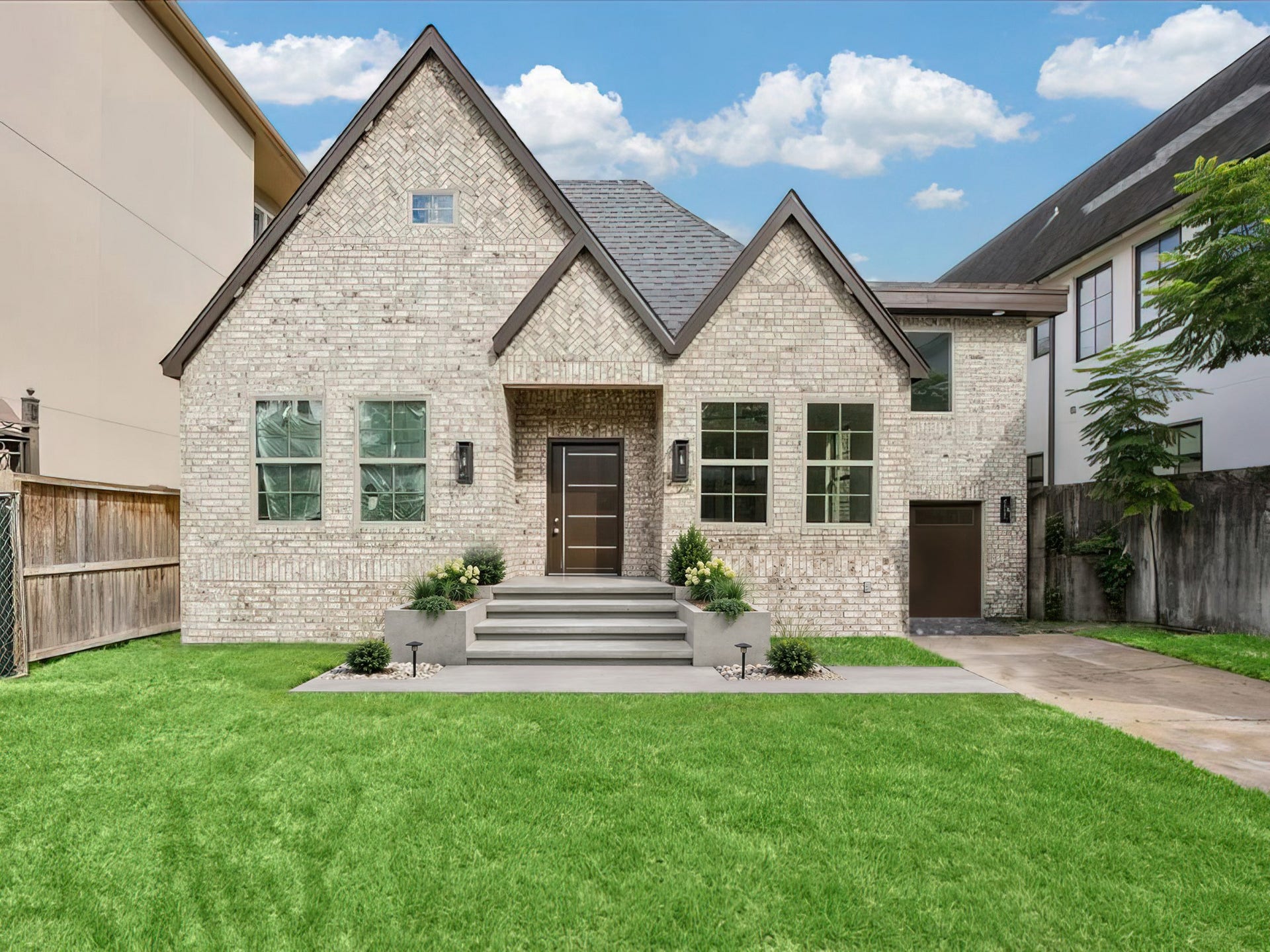 2123 Kingston Street, Houston, TX 77019 *Virtually staged stairs*