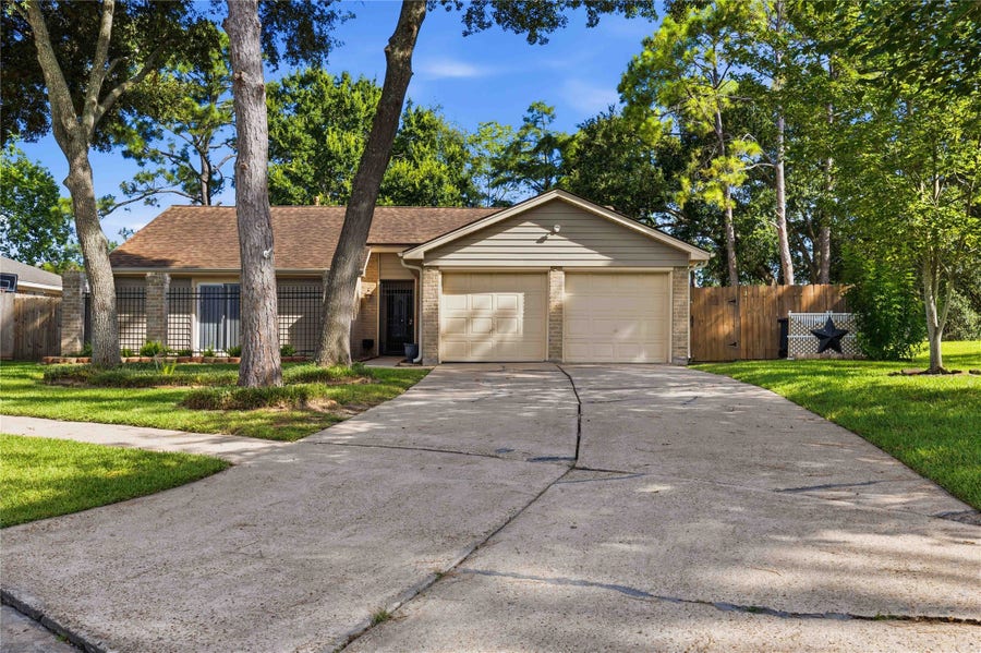 Property photo for 16202 Mill Point Drive, Houston, TX