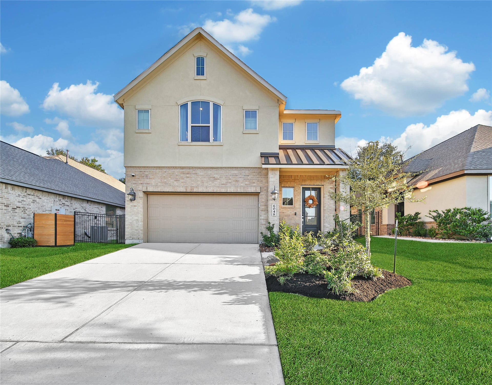 6048 Windward Falls Way, Porter, TX 77365 Double wide long driveway proivides ample parking.