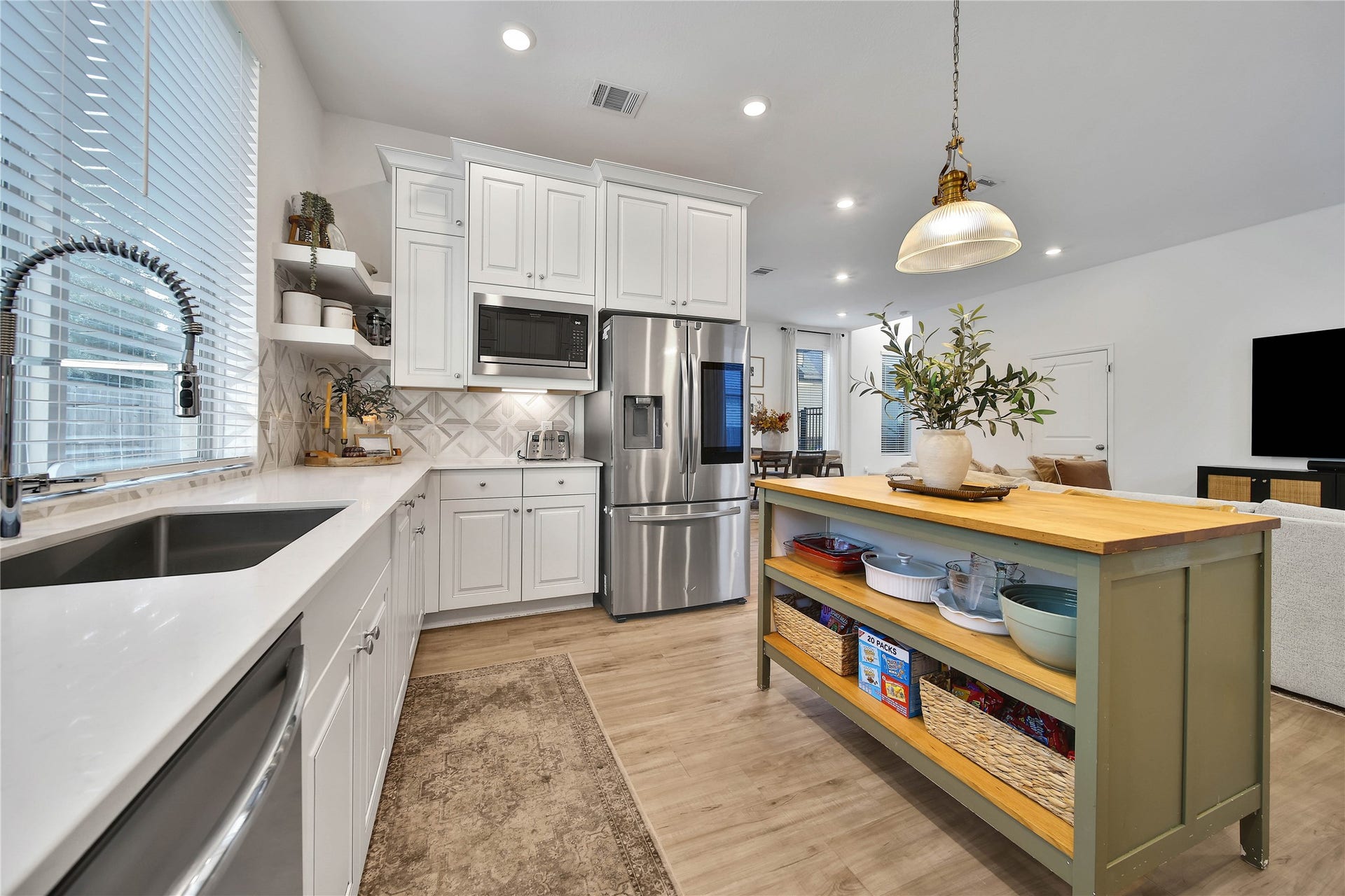 6048 Windward Falls Way, Porter, TX 77365 Kitchen view.