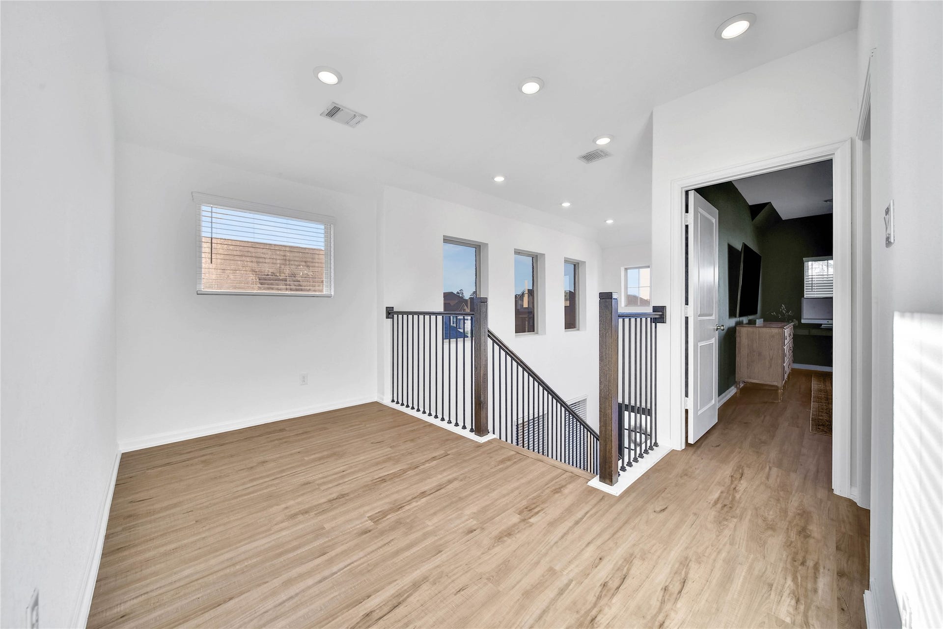 6048 Windward Falls Way, Porter, TX 77365 Landing area at the top of the stairs is a great spot for a desk area, study area or office space.