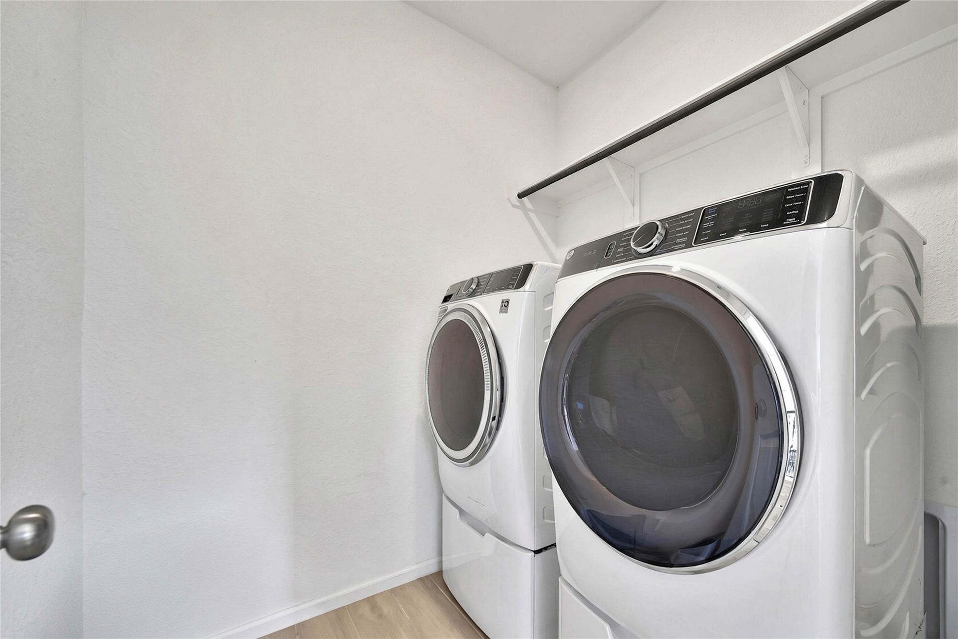 6048 Windward Falls Way, Porter, TX 77365 Utility room located upstairs where all the bedrooms are for convenience.