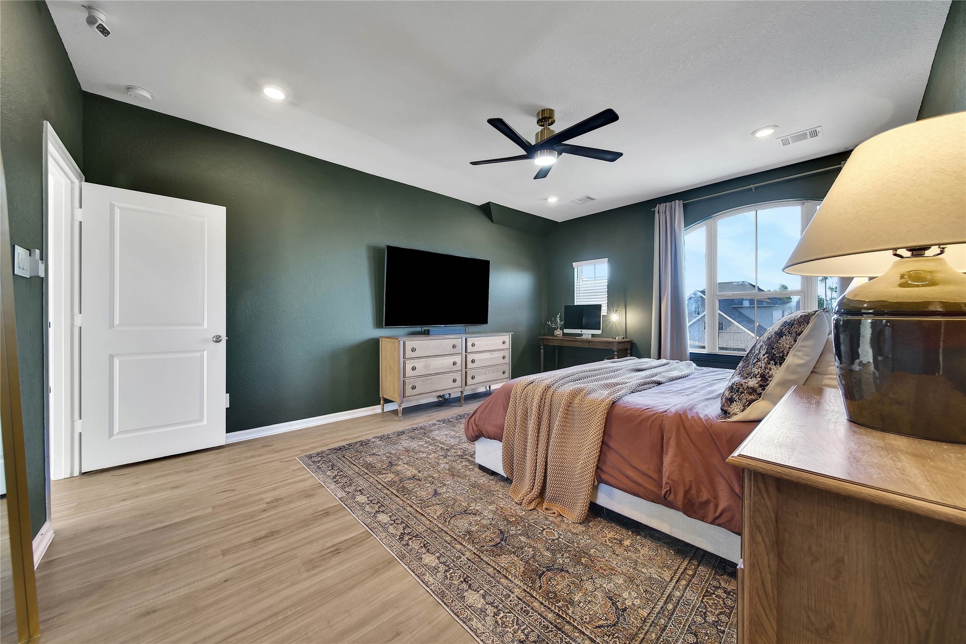 6048 Windward Falls Way, Porter, TX 77365 Primary bedroom.